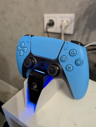 Зарядка для джойстика PlayStation 5 Honcam зарядная Док Станция для геймпада PS5 DualSense на 2 геймпада с подсветкой Белая фото от покупателей 1