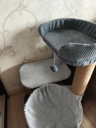 Кігтеточка для кота кішки котика дряпка царапка Мур Мяу Едем 50 х 50 х 82 см кутова вертикальна котяча точилка для кігтів котів кішок котиків у джутовій мотузці сірий МТ з лежанкою та клубочком дражнилкою котячі кігтеточки фото від покупців 3