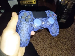 Захисний силіконовий чохол Blue Leaf для геймпаду Sony DualShock 4™ (PS4) + в подарунок накладки на стіки [425940093] фото від покупців 1