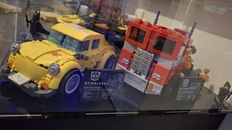 Конструктор LEGO Icons Бамблби 950 деталей (10338)
