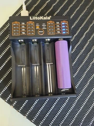 Зарядное устройство универсальное Liitokala lii-402, 4 канала,LCD дисплей, поддерживает Li-ion, Ni-MH и Ni-Cd AA (R6), ААA (R03), AAAA, С (R14)