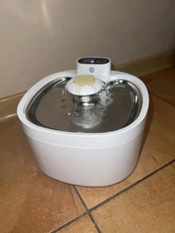 Автопоїлка для котів і собак з аккумулятором поїлка з датчиком руху автономна Smart Wireless Pet Water Fountain бездротова, питний фонтан з фільтром 2.6 Л