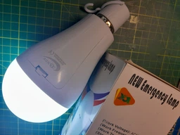 Лампа аккумуляторная LED 20W, E27, Автономная аварийная лампочка 6800-7300К + 2 сменных аккумулятора, Белая (3641245742) фото от покупателей 2