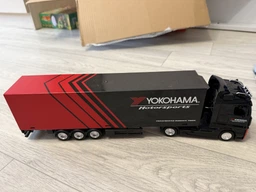 Металлическая модель грузовика Bburago Mercedes-Benz Actros Gigaspace 1:43 (4893993002856)