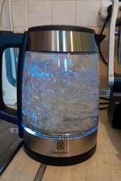 Електрочайник Electrolux 1.7л, Strix, скло, сріблясто-чорний фото от покупателей 4