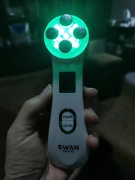 Микротоковый массажер для лица и шеи Swan Beauty Skin Boost RF-30 MS EMS массажер с микротоками от отеков лифтинг и тонус кожи мощный для омоложения с микротоками светотерапия аккумуляторный белый