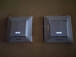 Вимикач двоклавішний з підсвіткою Panasonic Arkedia Slim білий WNTC0010-2WH