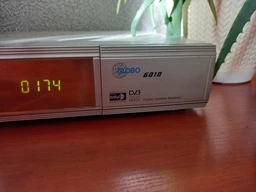 Цифровой спутниковый ТВ тюнер ресивер Tiger F1 Full HD AC3 IPTV DVB-S DVB-S2 MPEG4 приставка для спутниковой антенны тарелки приема спутникового сигнала телевидения сателлитный декодер приемник спутника с интернет приложениями