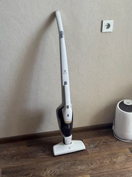 Аккумуляторный пылесос Electrolux EERC75SW фото от покупателей 4