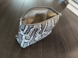 Косметичка жіноча з натуральної шкіри ARTiS Bags 1233 4929-301 сіра на блискавці фото від покупців 1