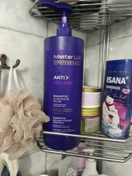 Шампунь для нейтрализации желтизны Master Lux Anti-Yellow с синим, фиолетовым пигментом против антижелтизна для осветленных волос 1000 мл с дозатором
