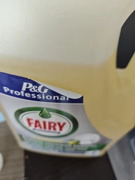 Засіб для миття посуду Fairy Лимон 1.5 л (8700216397117) фото від покупців 8