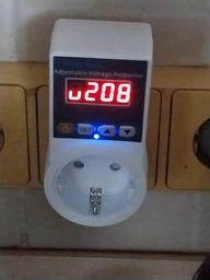Реле напруги в розетку з дисплеєм Taxnele 220В 16А фото від покупців 4