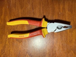 Комбинированные плоскогубцы Bosch VDE 180 мм (1600A02NE1)