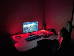 Геймерский компьютерный стол PRO белый (размер m: 1272х806 мм) фото от покупателей 3
