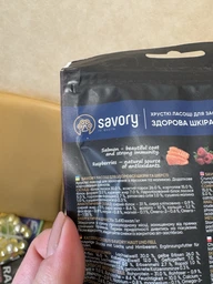 Хрустящие лакомства для котов Savory для здоровья кожи и шерсти, лосось с малиной, 50 г (4820232631386) фото от покупателей 2