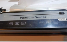 Вакуумный упаковщик для дома кухни с ножом резаком Vacuum Sealer вакууматор для еды продуктов питания сухих и влажных овощей и мяса прибор для упаковки пищи вакуумные упаковщики комплект гофрированные пакеты 10 шт HZ-001 фото от покупателей 2