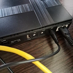 Источник бесперебойного питания для роутера UPS Power Bank 10400 mAh с выходами 5V 9V 12V и POE 15V/24V, универсальный бесперебойник ИБП для сетевого оборудования, интернета, модема, видеонаблюдения Черный, NET-36-Black фото от покупателей 2