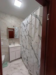 Штора для ванной комнаты шторка для душа белый мармор 180×200 см + кольца (12 шт) для шторки для ванной, белый фото от покупателей 1