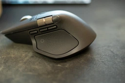 Мышь Logitech MX Master 4 Performance Wireless/Bluetooth Pale Grey (910-007563) фото от покупателей 11