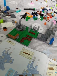 Дитячий конструктор Minecraft Гірська печера гра майнкрафт з LED підсвіткою ігровий набір з кубиків блоків фігурок тварин 587 деталей з печерою деревами лавою водою факелами та аксесуарами розвиваючий подарунок для творчості хлопчиків та дівчаток 66334 фото від покупців 5