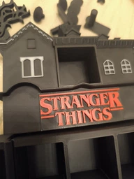 Тематическая Полка Большой Раскладной Дом для Фигурок Stranger Things Kinder Joy Funko Pop Stand / Display / Для 24 Фигурок из Сериала Очень странные дела фото от покупателей 1