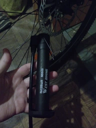 Велосипедный насос ручной с насадками West Biking 80 PSI мини насос для велосипеда мяча шин круга надувного матраса шариков компактный велонасос с креплением Черный 73573