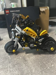Конструктор LEGO Technic Желтый мотоцикл 151 деталь (42225) фото от покупателей 2