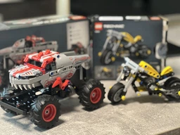 Конструктор LEGO Technic Monster Jam ThunderROARus з інерційним двигуном 232 деталей (42200) фото від покупців 1