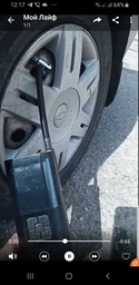 Автомобільний насос автокомпресор для автомобіля з функцією павербанка 2500 mAh авто компресор електро автонасос для машини коліс підкачки шин 5V 1A від акумулятора і прикурювача фото від покупців 1