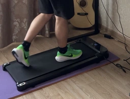 Компактная складная электрическая беговая дорожка для ходьбы дома и квартиры XM-U1, 0-6км/ч фото от покупателей 2