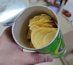 Чипсы Pringles Sour Cream & Onion Сметана-лук 165 г (0.165 кг) (5053990101597) фото от покупателей 1