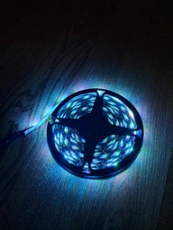 Умная светодиодная LED лента гирлянда Smart RGB 5050 с Bluetooth приложением + пульт. Комплект 5 метров водостойкий работает от USB и Powerbank (Павербанка) черная