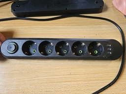 Мережевий фільтр Voltronic 5 розеток EU + 3 USB, 1.5 м, переріз 3х0.75 мм, 2500 В Чорний (F05U-Black)