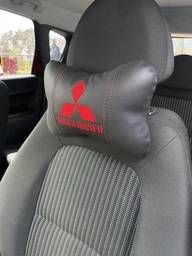 Подушка автомобильная под шею АвтоХоп на подголовник с красным логотипом Mitsubishi фото от покупателей 1