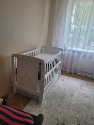 Ліжечко для новонароджених Умка, ящик, маятник, 3 рівня дна, відкидна боковина, натуральний бук. Сірий