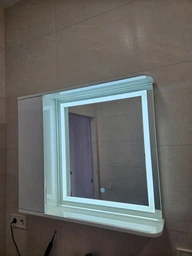 Зеркальный шкаф ШК20 с LED подсветкой с сенсором 800х700х160 мм дверца слева