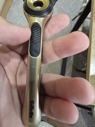Станок Gillette Labs Champion Gold Edition із миючим елементом 5 лез (1 змінний картридж + магнітна док-станція + дорожній футляр)