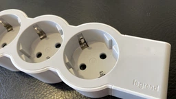 Подовжувач Legrand Стандарт 5х2K+C розеток, 16 А, без кабелю Білий/Сірий (694577) фото від покупців 4