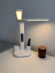 Лампа настольная светодиодная с LED-дисплеем и часами, складной аккумуляторный светильник для чтения и обучения с регулировкой яркости, 3 режимами света и подставкой органайзером, для офиса и дома, SLV-26-White фото от покупателей 2