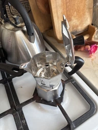 Кавоварка гейзерна Bialetti Moka Express (0.190 л – на 4 чашки) фото від покупців 4