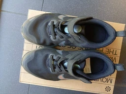 Детские кроссовки для девочки Nike Downshifter 12 Nn (Psv) DM4193-002 29.5 (12C) Черные (0195870279363) фото от покупателей 1