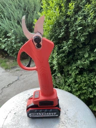 Секатор акумуляторный VOLLYX RED 21V кусторез садовые ножницы + 2 аккумулятора + кейс фото от покупателей 3