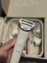 Набор для ухода за телом и лицом с насадкой Skin LED Philips BRE748/00 серии 9900 фото от покупателей 8