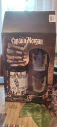 Алкогольный напиток на основе Карибского рома Captain Morgan Spiced Black 0.7 л 40% + 2 чарки (4820178650533_G) фото от покупателей 1