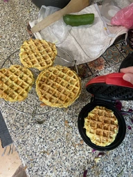 Вафельниця електрична Waffle Maker з антипригарним покриттям SO-55-M1-Red фото від покупців 1