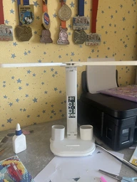 Світлодіодна настільна лампа трансформер на акумуляторі з дисплеєм 12в1 Tech Lamp - багатофункціональна з подвійним джерелом світла, календарем, термометром та тримачем для ручок, біла