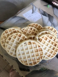 Стильная и портативная, электрическая мини - вафельница Waffle Maker с антипригарным покрытием, красная (SKU-5142) фото от покупателей 1