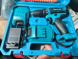 Акумуляторний шуруповерт 12V з набором інструментів та 2 акумуляторами в кейсі