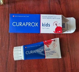 Зубная паста детская ферментная Curaprox CS Kids с нежным вкусом сладкой клубники 60 мл (7612412429626/7612412429473) фото от покупателей 2
